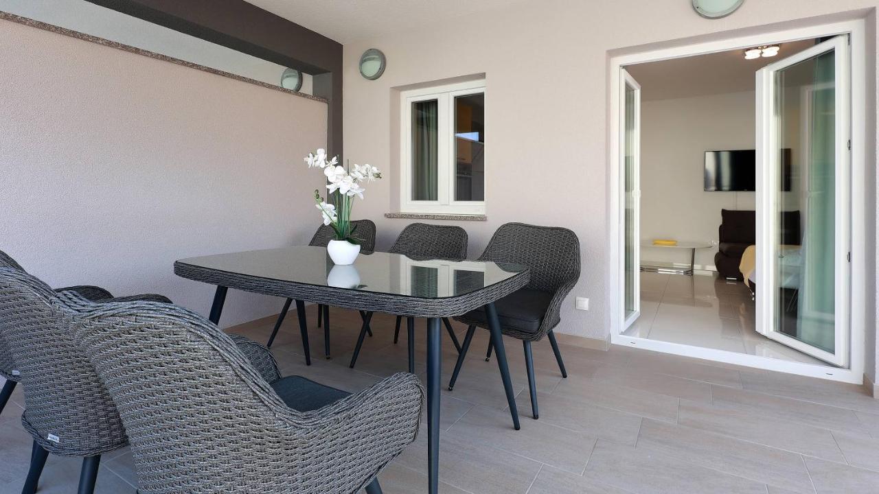 Apartmani Villa Barbara Novalja Bagian luar foto